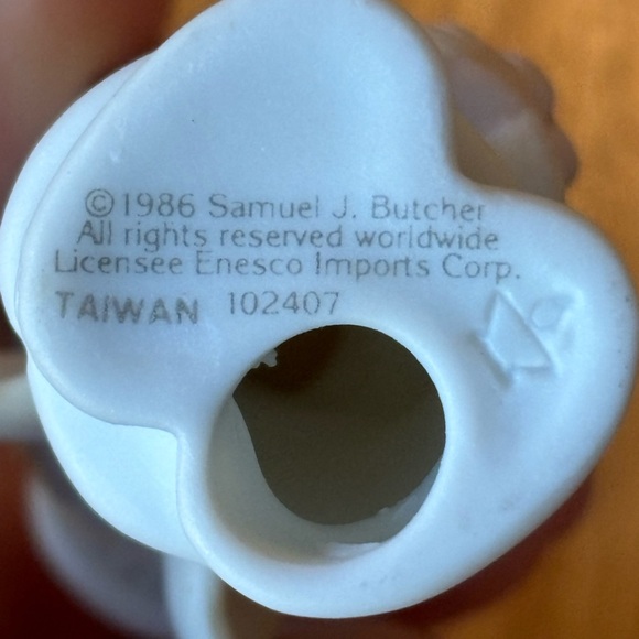 (1986) PRECIOUS MOMENTS "Angel of Mercy" Collectible 3" Figurine Ornament - Picture 8 of 8